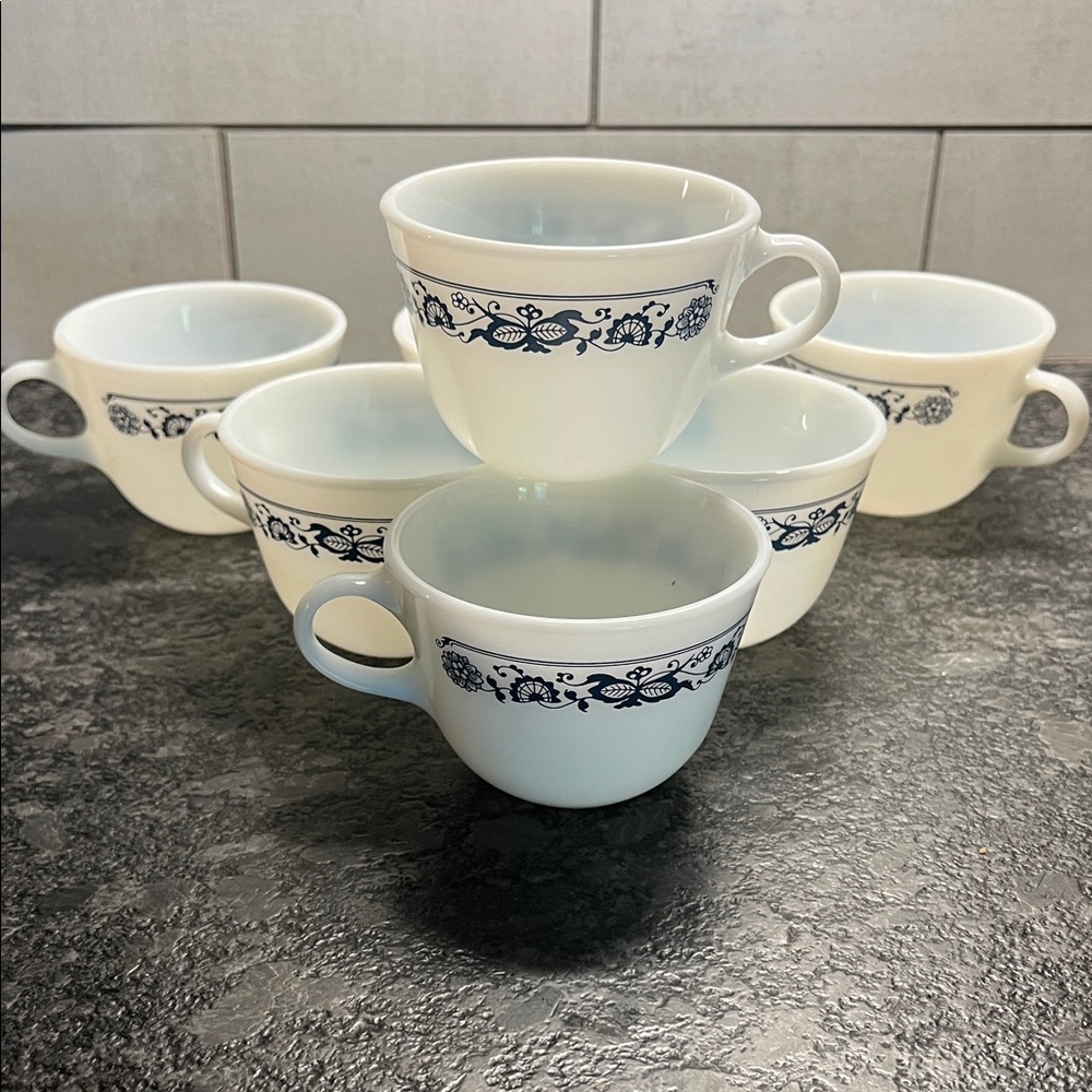 Vintage Pyrex coffee cups BLUE ONION or OLD TOWN BLUE Set of 7.  Excellent  cond